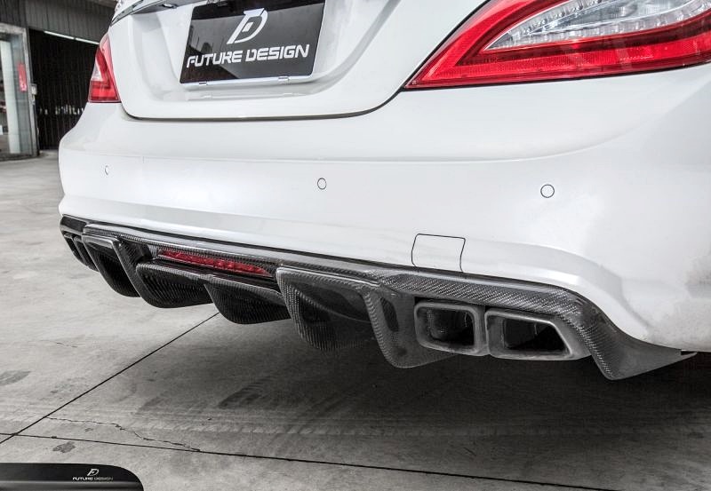 W218 CLS - Renntech style Carbon Rear Diffuser 02